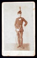 cca 1896 Diák díszöltözetben, görbe karddal 24x14 cm