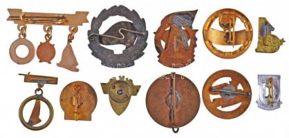 10db-os vegyes magyar és külföldi fém jelvény tétel, zománcozottak, közte DN "Balaton", &q...