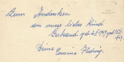 cca 1949 Ravatal fotók az egyik gyermekkel (hátoldalon feliratozva), 13x9cm