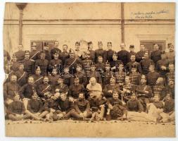 cca 1914 Régi katonai csoportkép, rajta Lázár Béla(1969-1950) író, keményhátú fotó, sérült, 32x25 cm