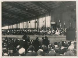 1930 Apponyi Albert a Szent Imre év ünnepi csarnokában rendezett dísz ülésen beszédet mond. Macsi András fotója. 26x18 cm