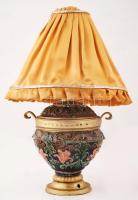 Rudolf Ditmar historizáló asztali lámpa, festett fajansz, réz és bronz szerelékkel, pótolt lámpaernyővel, jelzett, jó állapotban, festés kopott, vezeték kiszedve, m:25 cm (lámpatest) / Cca 1890 Rudolf Ditmar table lamp, in good condition, without electricity