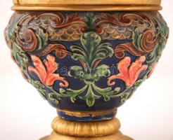 Rudolf Ditmar historizáló asztali lámpa, festett fajansz, réz és bronz szerelékkel, pótolt lámpaerny...