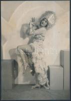 cca 1930 Photo Hadir (Alep, Syrie): Táncosnő reklám fotója, felületén javítható kisebb hibákkal, 20x14 cm