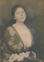 cca 1920 Gaiduschek Erzsi (1875-1956): Női portré, hidegpecséttel jelzett vintage fotó, 22x16 cm