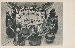 cca 1930 Kalocsai népviselet, fotólap az MFI kiadásában, 1098 sz. gyártmány, 9x14 cm