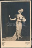 cca 1930 Vajda M. Pál (Budapest): A bál legszebb asszonya, műtermi fotó, sarkán törésvonal, 17x11 cm