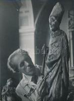 cca 1958 Botta Ferenc (1919-1968): Restaurátor, aláírt vintage fotóművészeti alkotás, 24x18 cm