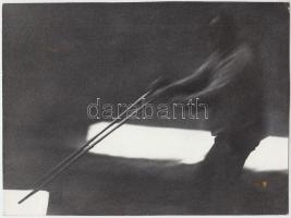 cca 1975 Zsigri Oszkár: Acélműben, a szerző által feliratozott vintage fotó, 17x23 cm