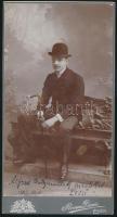 1902 Rónai Dénes (1875-1964) egri műtermében készült keményhátú fénykép egy úriemberről, feliratozva...