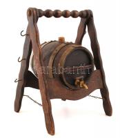 Fémpántos fa hordó, fém csappal, állványon, m: 28,5 cm, sz: 19,5 cm (állvány), d: 10,5-12 cm (hordó)