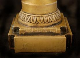 Antik fedeles váza kos fejekkel, ragasztott, bronz talapzattal és tetővel, csiszolt ólomkristály tes...