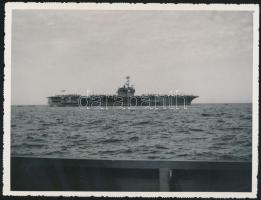 cca 1960 Beirut, Independence amerikai repülőgép anyahajó, feliratozva, 9x12 cm /
cca 1960 Beirut, I...