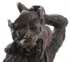 A Majomkirály, díszesen faragott, fából készült szobor, jelzés nélkül, m: 28 cm