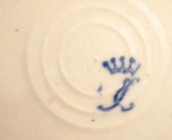 Virágmotívumos porcelán fali dísztányér, kézzel festett, jelzett, apró kopásnyomokkal, d: 24 cm