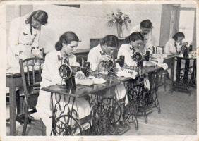 Näherei Foto AK win Riß