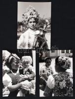 3 db népviseleteket bemutató fotólap (Hollókői, sióagárdi, kalocsai), 18x13 cm