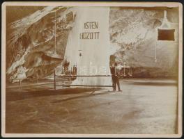 cca 1910 A dobsinai jégbarlang, keményhátú fotó, hátoldalon feliratozva, 12x9 cm /
cca 1910 Dobšinsk...