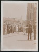 1932 Bp., Az erzsébetvárosi templom előtti Szent Erzsébet szobor felszentelése, hátoldalon feliratoz...