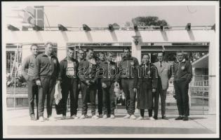 cca 1961 Laky Károly vízilabda mesteredző a magyar vízilabda válogatottal, 14x9 cm