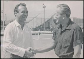 cca 1967 Laky Károly vízilabda mesteredző Kubában, kubai sajtófotó, 13x9 cm