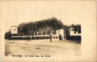 Kétegyháza, Gróf Almássy kastély kapu bejárata photo