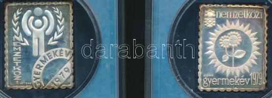 1979. "Nemzetközi Gyermekév" 2xklf Ag bélyegérem eredeti ÁPV tokban (3.41g/0.835/27x22mm) T:PP