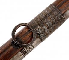 XIX. század eleje: Elöltöltős, spanyolkovás, jelzett puska. Díszített csővel és faragott tussal. Cső...