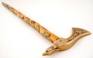 Régi túra bot, bronz fokossal, sok szép, elsősorban  osztrák botjelvénnyel, összesen:21 db, h: 80cm