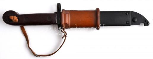 Bajonett, jó állapotban, gumírozott fém hüvelyben