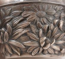 Kuhn & Komor ezüst (Ag.) bonbonier, több helyen horpadt, jelzett, d:9 cm, nettó:174 g