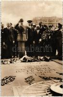 General de Gaulle before the Sacred Tomb of the Unknown Soldier (fl)