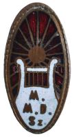 ~1940. "M.M.D.SZ. (Magyarországi Munkások Dalos Szövetsége)" zománcozott tombak gomblyukjelvény (22x11mm) T:2