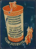 1956 "Biztosítással is gondoskodunk önmagunkról, családunkról, tulajdonunkról ..." Állami Biztosító fém reklám kártyanaptár, kopásnyomokkal