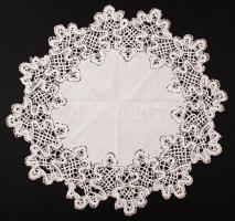 3 db horgolt csipke terítő, szép állapotban (2 kisebb, 1 nagyobb), d: 55 cm, 70 cm; 142x150 cm