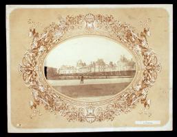 cca 1900 Korabeli fotó: Beazonosítatlan kastély, díszes kartonra kasírozva, szakadással, 12x18cm