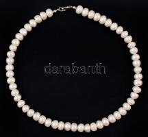 Dekoratív női nyaklánc tenyésztett gyöngyökkel, újszerű állapotban,dobozban, 38cm