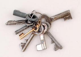 Különféle minikulcsok, 8db