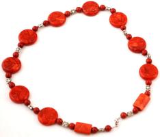 Dekoratív női nyaklánc korall gyöngyökkel, újszerű állapotban, 54cm