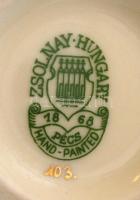 Zsolnay virág mintás váza, kézzel festett, jelzett, m:14 cm