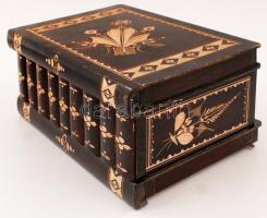 Fa ládika, vésett díszítéssel, kopásnyomokkal, 26x16x11 cm