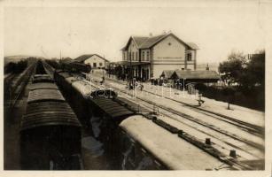 Komárom, vasútállomás, tehervagonok / railway station, wagons