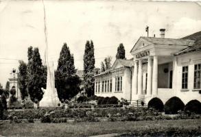 68 db MODERN magyar városképes lap az 50-es és 60-as évekből, vegyes minőség / 68 modern Hungarian town-view postcards from the 50's and 60's, mixed quality