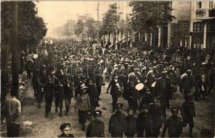 Sofia, Abmarsch des Heeres zur Grenze / WWI Bulgarian army on the way to the front (wet damage)