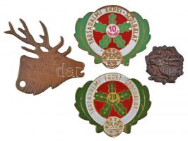 4db klf erdész, vadász jelvény, közte "Társadalmi Erdei Szolgálat" festett fém jelvény 10 ...