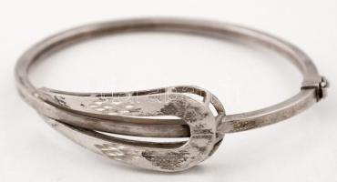 Ezüst karperec, jelzett, Ag., 10,2gr., d: 6x6,5cm/ Silver bracelet, marked, Ag, 10,2gr, d: 6x6,5cm