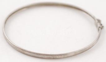 Ezüst karperec, jelzett, Ag.,3,5gr, d:5,5x6cm /Silver bracelet, marked, Ag, 3,5gr, d. 5,5x6cm