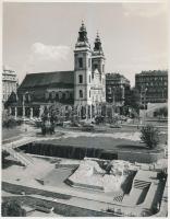 cca 1970 Mihalik Tamás: Budapest, Belvárosi plébániatemplom, feliratozva, 23x18 cm