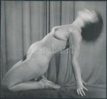 cca 1970 Minden fotós kipróbálja, 3 db finoman erotikus fénykép, 18x19 cm és 24x18 cm közötti mérete...