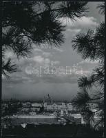 cca 1938 Dulovits Jenő (1903-1972): Látkép, (a pesti rakpart a Lánchídtól balra be van építve!), aláírt, pecséttel jelzett vintage fotó, 24x18 cm